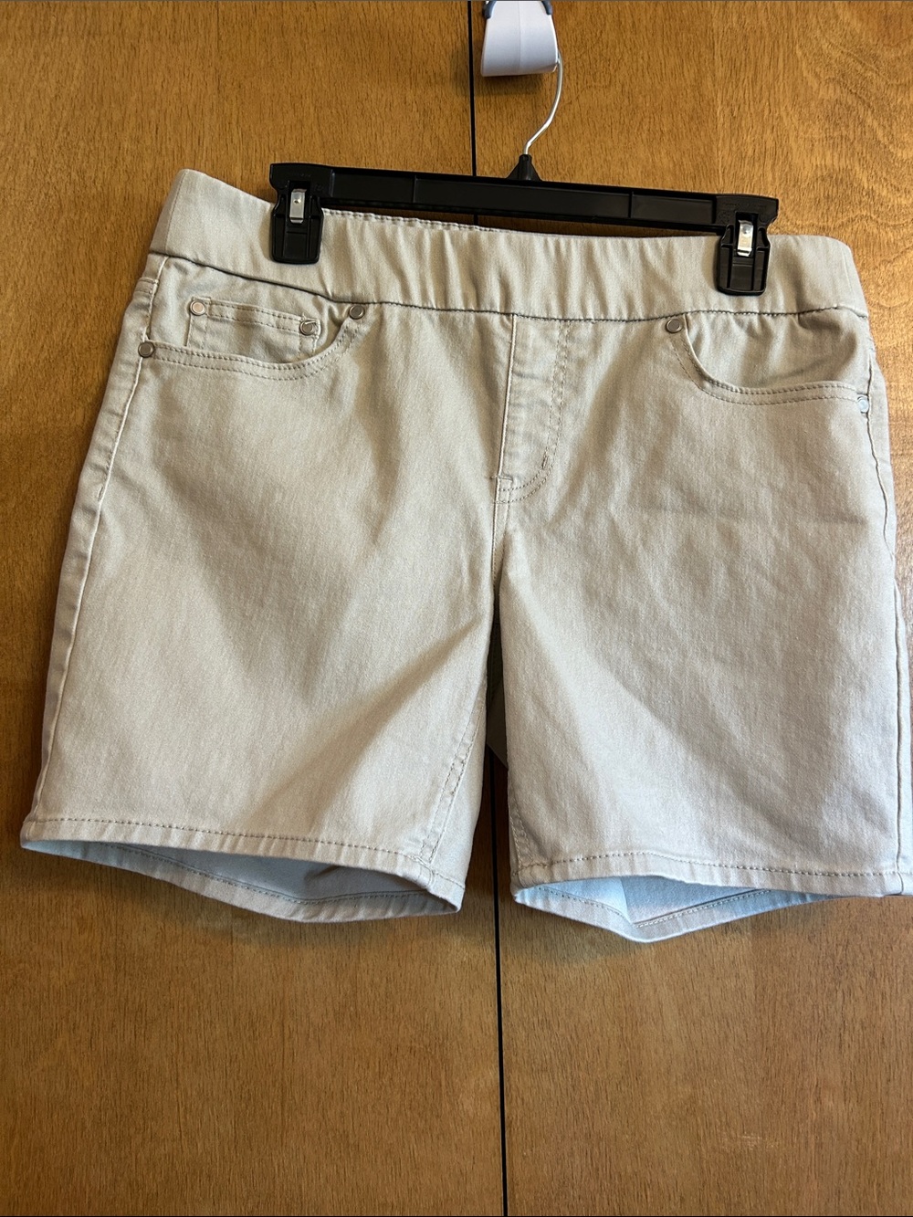 New Directions Women’s Casual Elastic-Waist Cream Shorts
